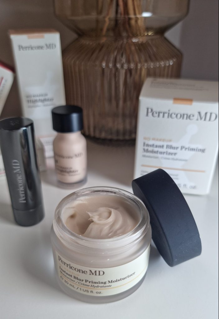 Perricone Instant Blur Priming Moisturiser
https://www.awin1.com/cread.php?awinmid=21121&awinaffid=736771&ued=https%3A%2F%2Fwww.perriconemd.co.uk%2Fno-makeup-instant-blur-priming-moistuser%2F14020626.html